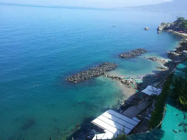 Hotels near Scrajo Mare