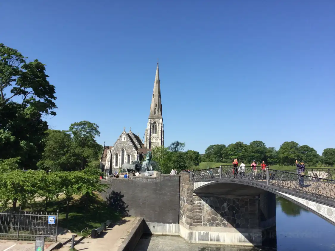 Hotels near Churchillparken