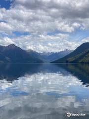 Cruise Te Anau