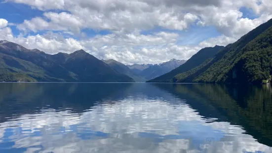 Cruise Te Anau