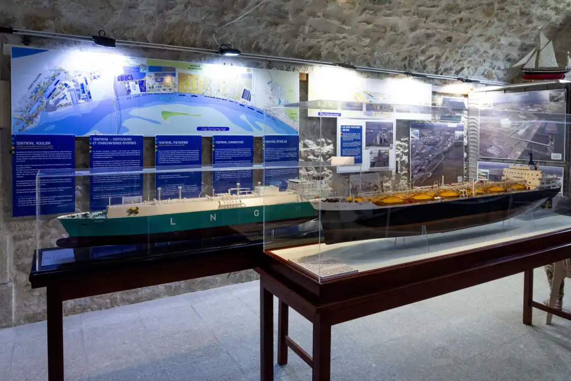 Hotels near Musee de la Marine