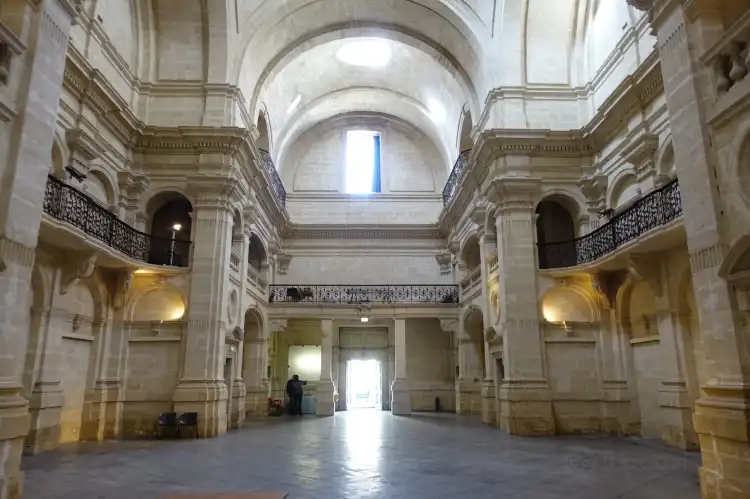 Hotels near Museum Archeologique & Museum d'Histoire Naturelle