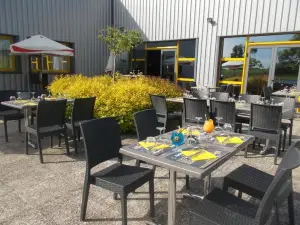 Games Factory Besançon | Karting - Bowling - Prison Island - VR - Billard