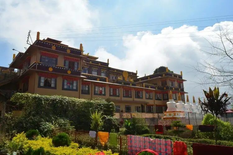 Hotel dekat Tibetan Buddhist Monastery