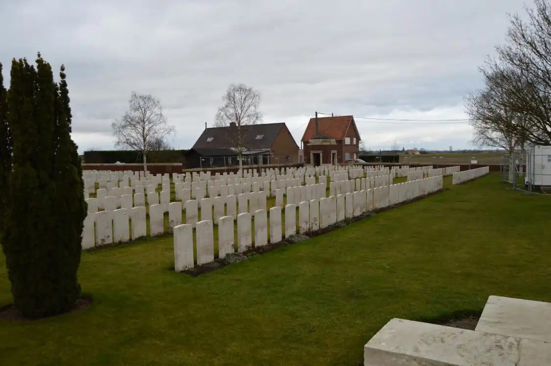 Hotels near Mendinghem Military Cemetery