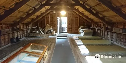 三角兵舎跡記念碑