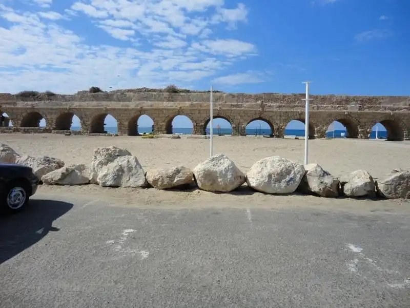 Roman Aqueduct附近的飯店