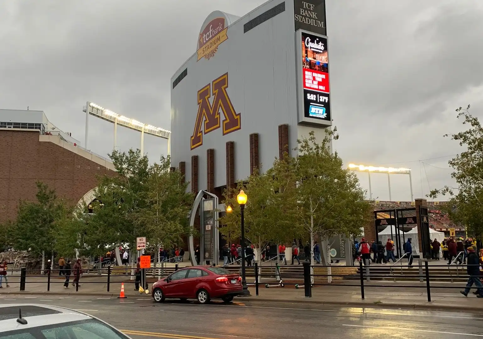 Hotels near Huntington Bank Stadium