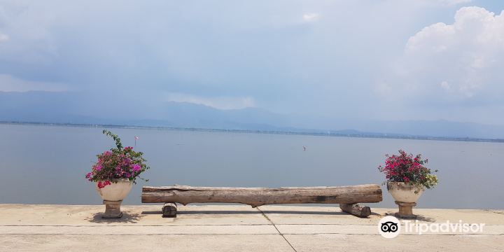 Phra Tamnak Kwan Phayao and Phayao Fresh-water Fishery Station
