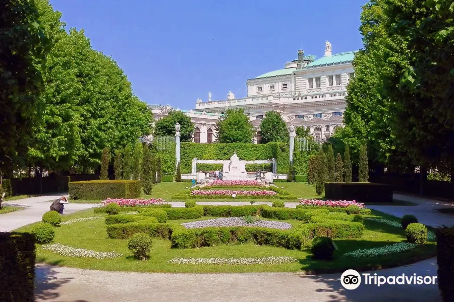 Monument  to Empress Elisabeth