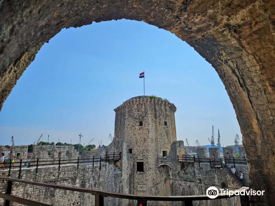 2_Kamerlengo Castle