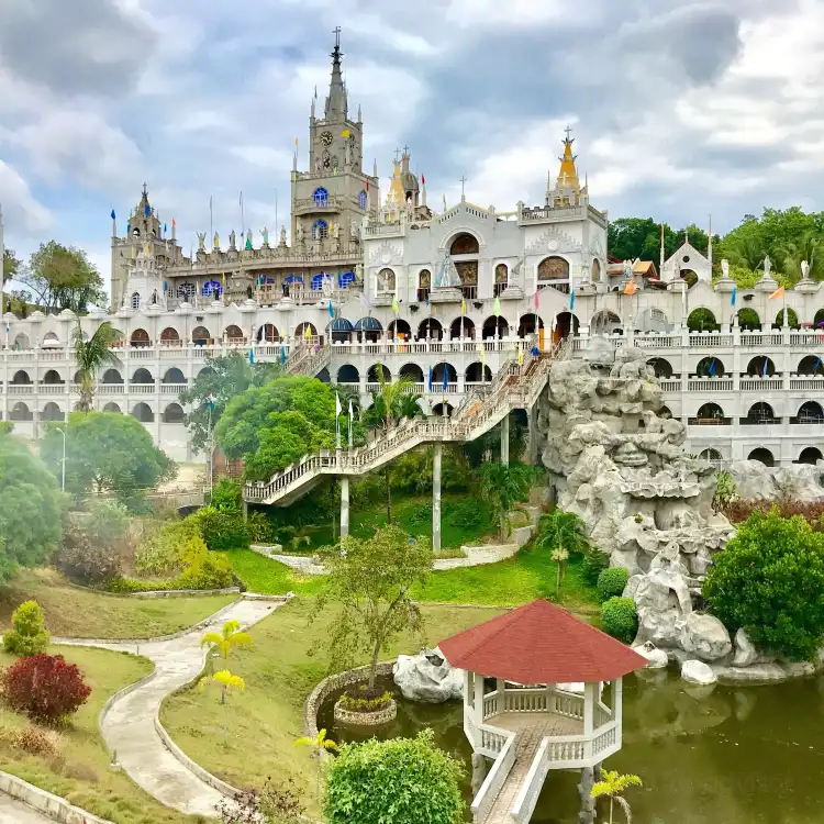 Hotels near Birhen Sa Simala Statue