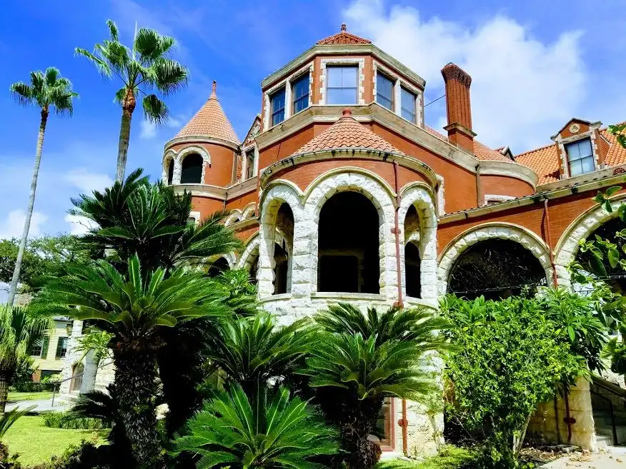 Hotels near Moody Mansion