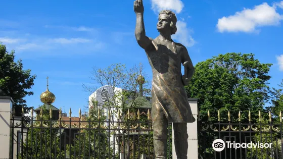 Monument to Lefthanded Person
