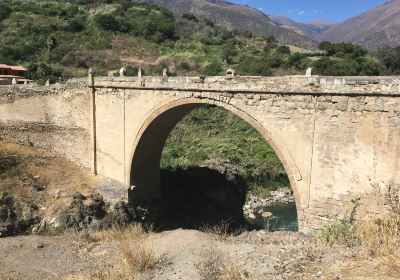 Puente colonial Pachachaca