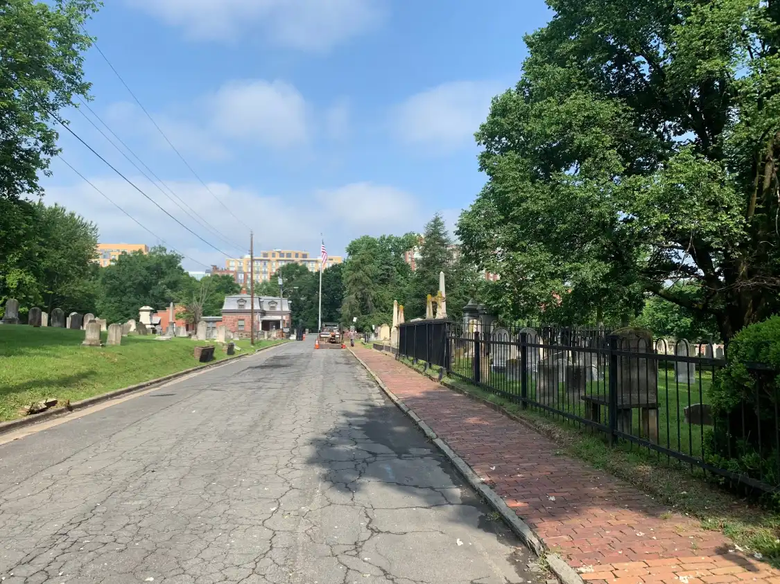 Hotels near Alexandria National Cemetery