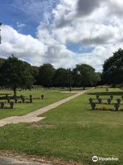 Favrlund Gravlund (War cemetery)