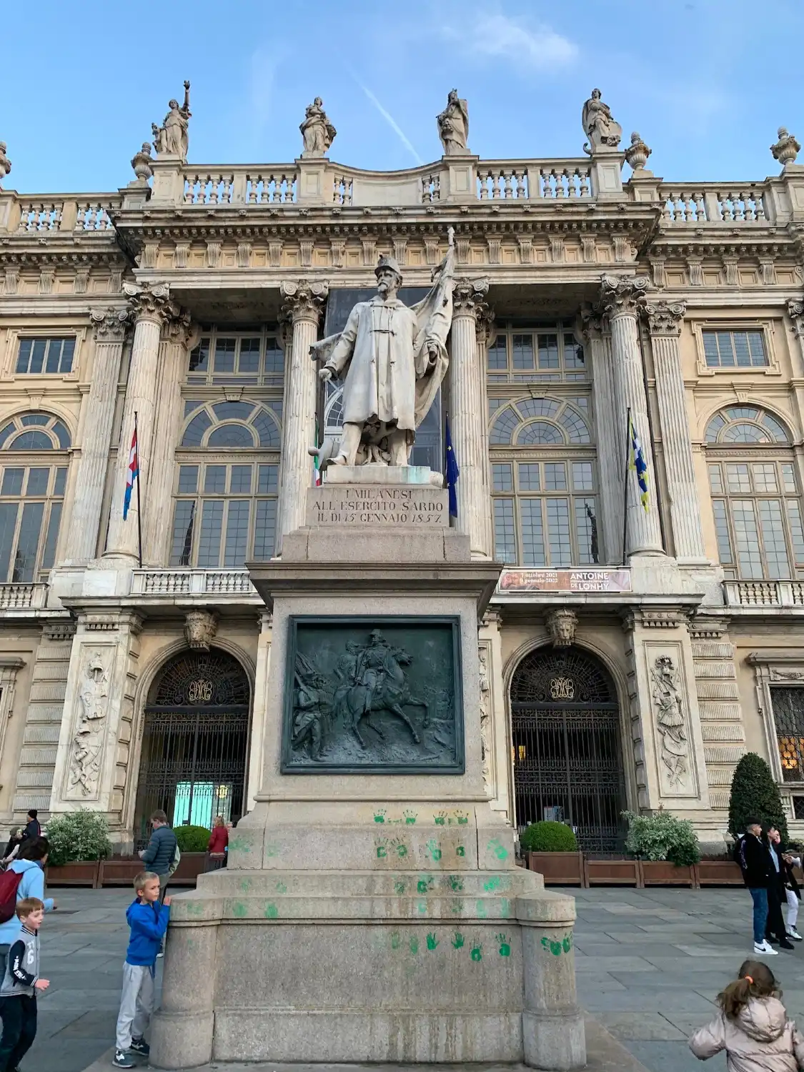 Hotel in zona Monumento all'Alfiere dell'Esercito Sardo