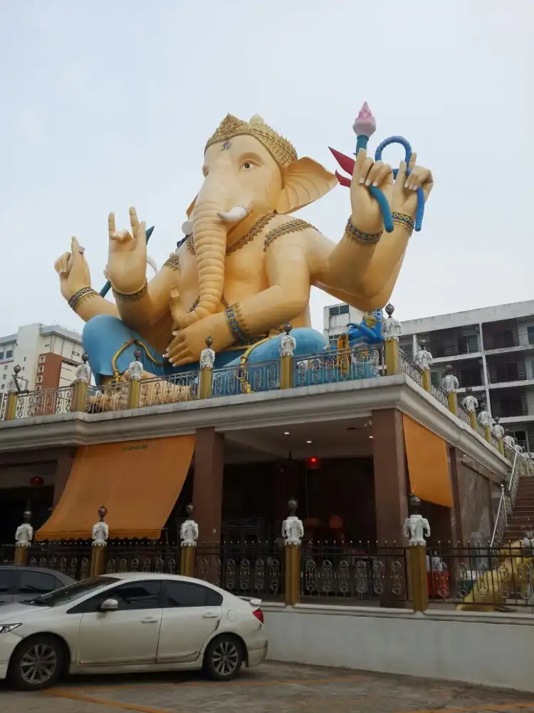 Hotels in Samnak Kham