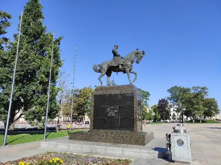 Hotels near Joseph Pilsudski Monument