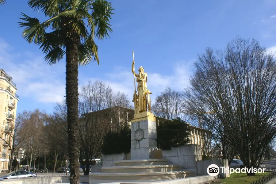 Fontaine of the Porte Doree