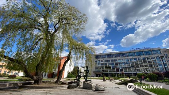 Edvarda Vajnilovica Garden Square