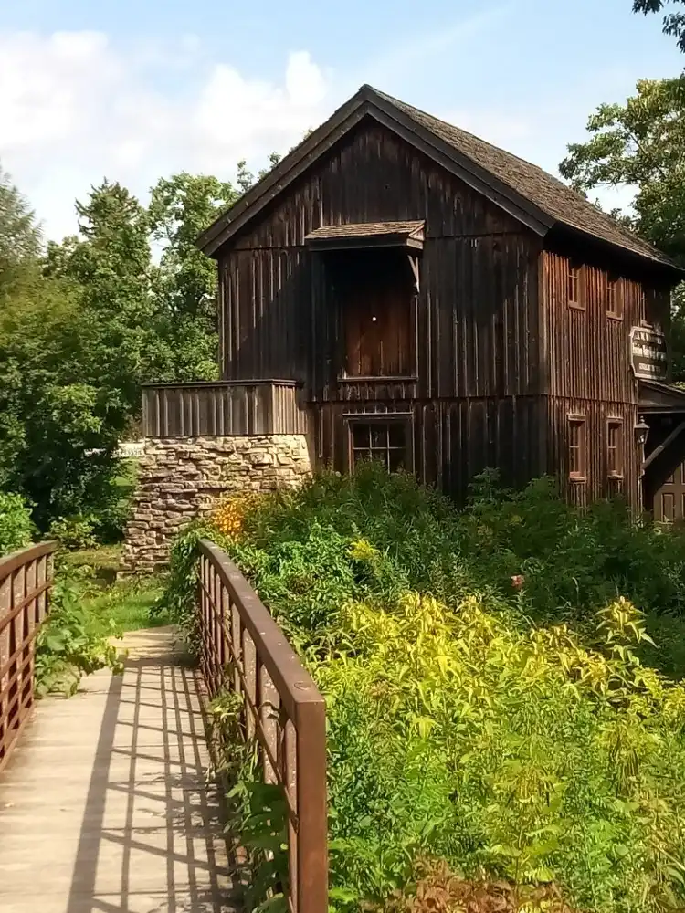 Hotels in der Nähe von Midway Village & Museum Center