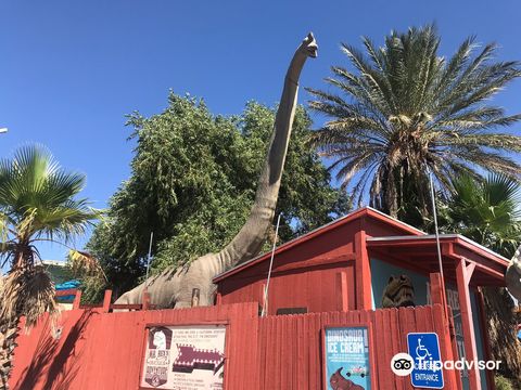 Cabazon Dinosaurs - World's Biggest Dinosaurs