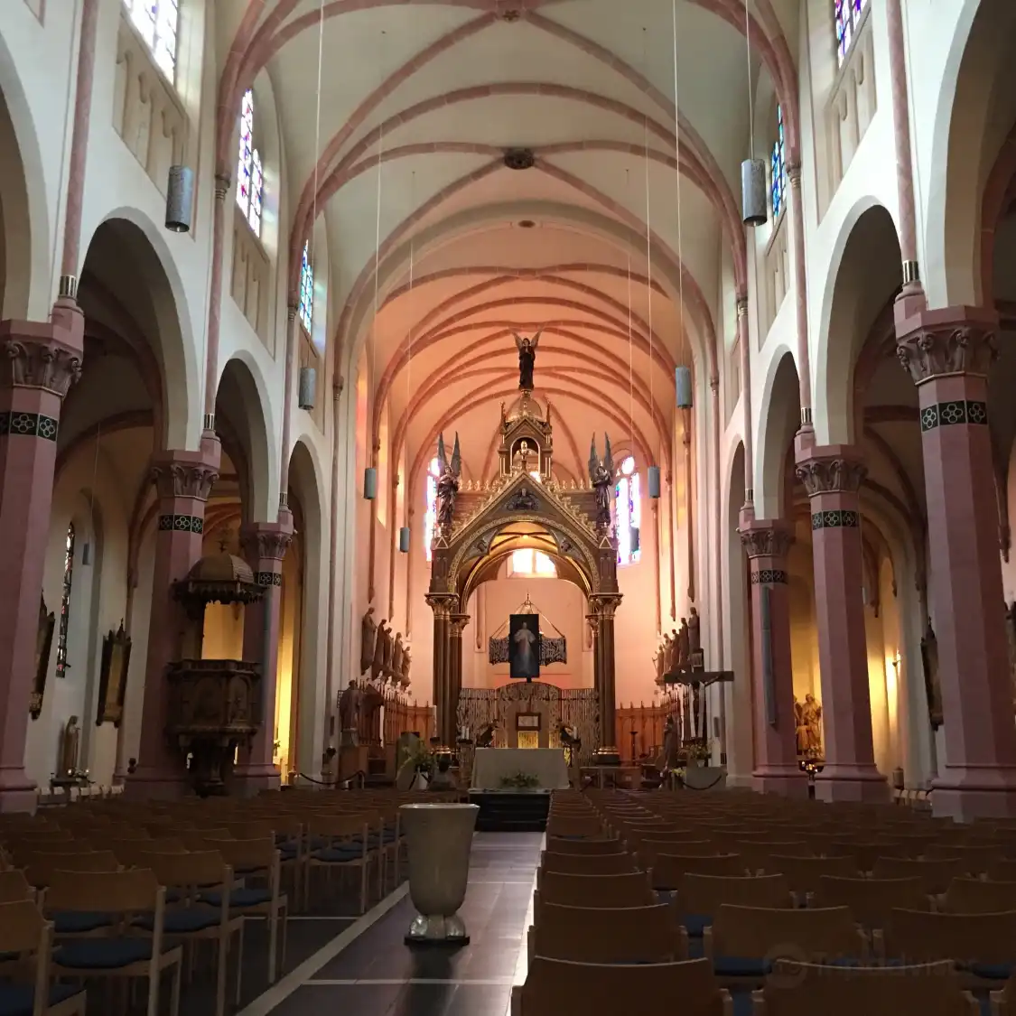 Vieille Eglise Saint Laurent附近的飯店