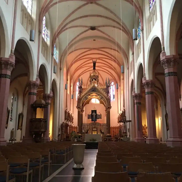 Hotels near Vieille Eglise Saint Laurent