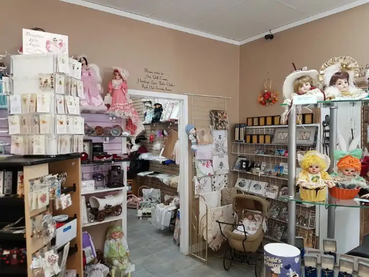 Hotels near Valley Doll Museum & Gifts