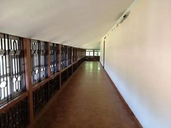 Hotels near Krishna Menon Museum