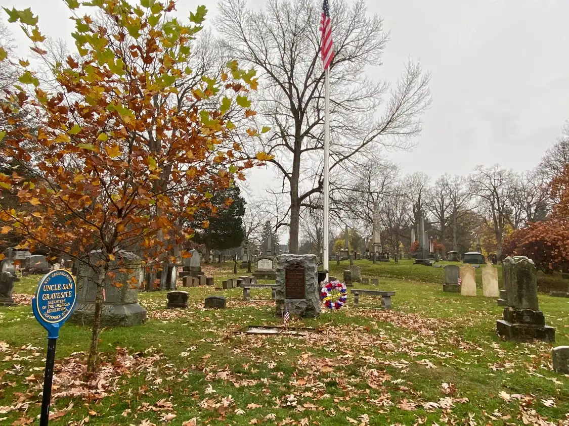 Các khách sạn gần Oakwood Cemetery