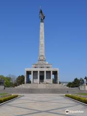 斯拉文蘇軍烈士紀念碑