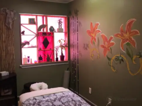 Healing Hippie: Therapeutic Massage & Reiki