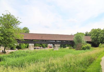 Gedeckte Holzbrücke