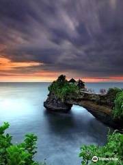 Batu Bolong Temple