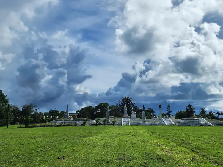 Các khách sạn gần Royal Tombs
