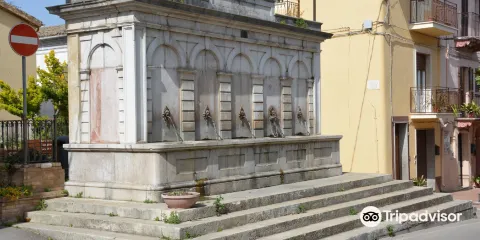 Fontana Delle Cinque Cannelle