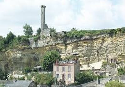 La lanterne de Rochecorbon ( tour de guet du 15ème siècle )