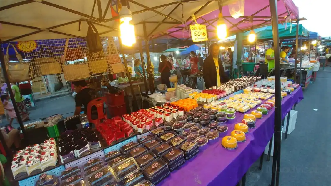 Khanom's Saturday Night, Walking Street Night Market附近的飯店