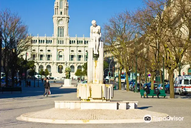 Fonte da Juventude Menina Nua