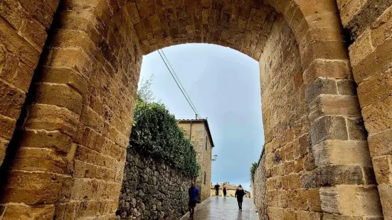 Monteriggioni Castello Camere Rooms