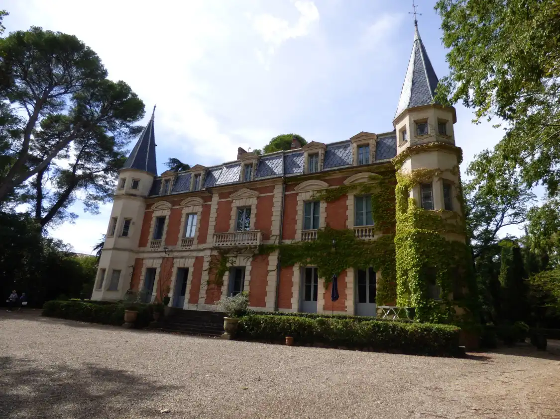 Hotels near Château de la Grange des Prés