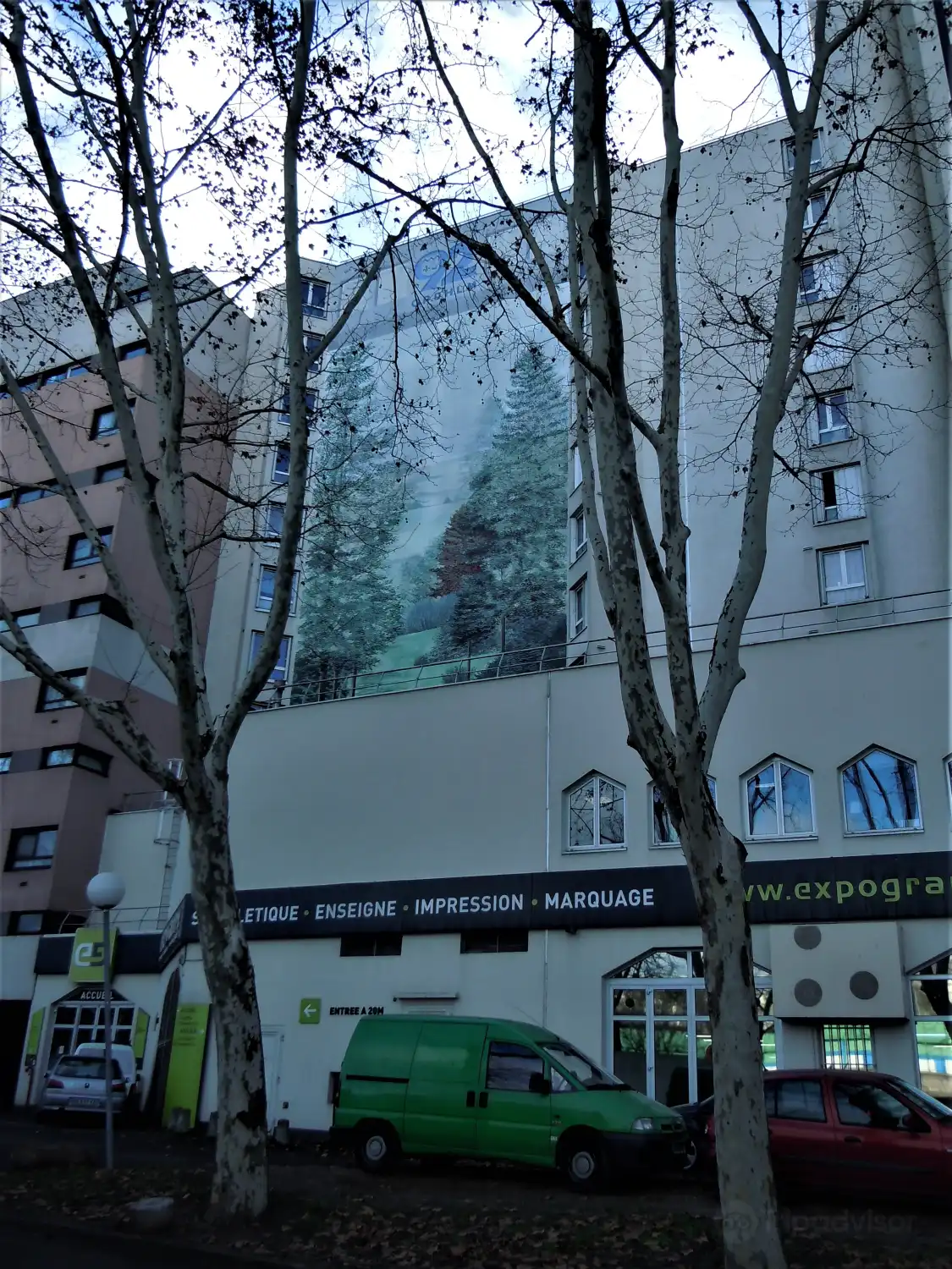 Hotels near Fresque "Les arbres"