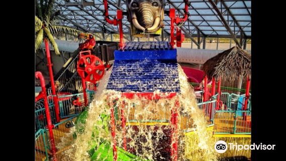 Water-Zoo Clinton Indoor Water Park