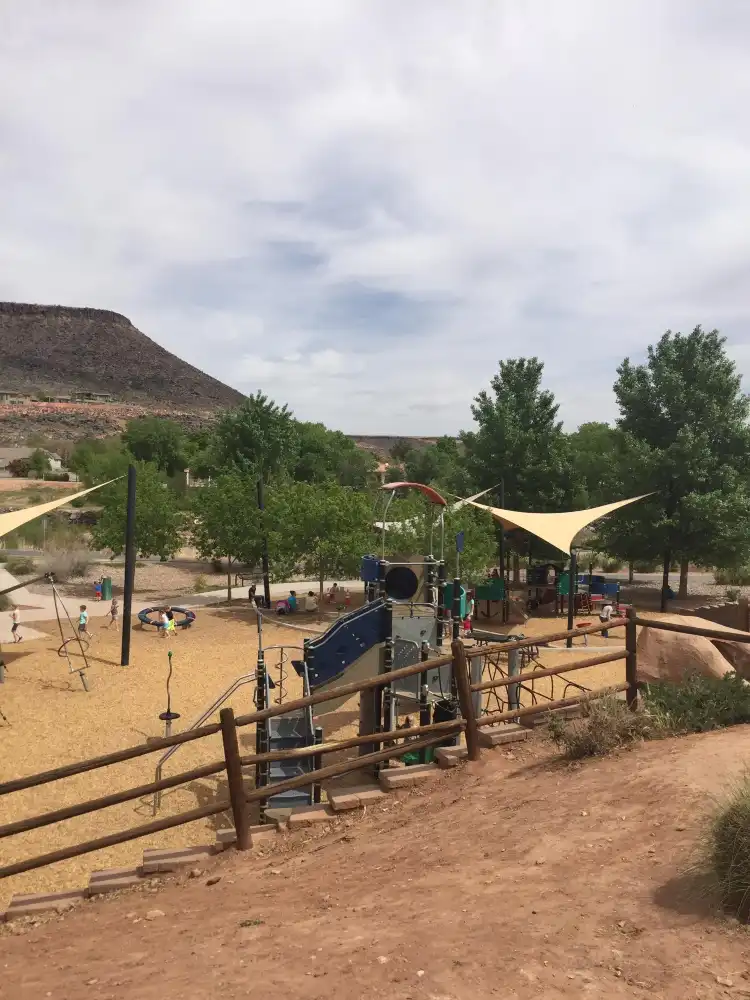 Hotels near Cottonwood Cove Park