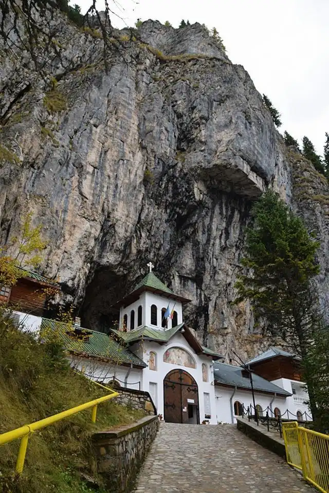4_Lalomita Cave