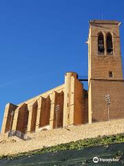 Iglesia-Fortaleza de San Saturnino y Tejado Lomo de Dragon