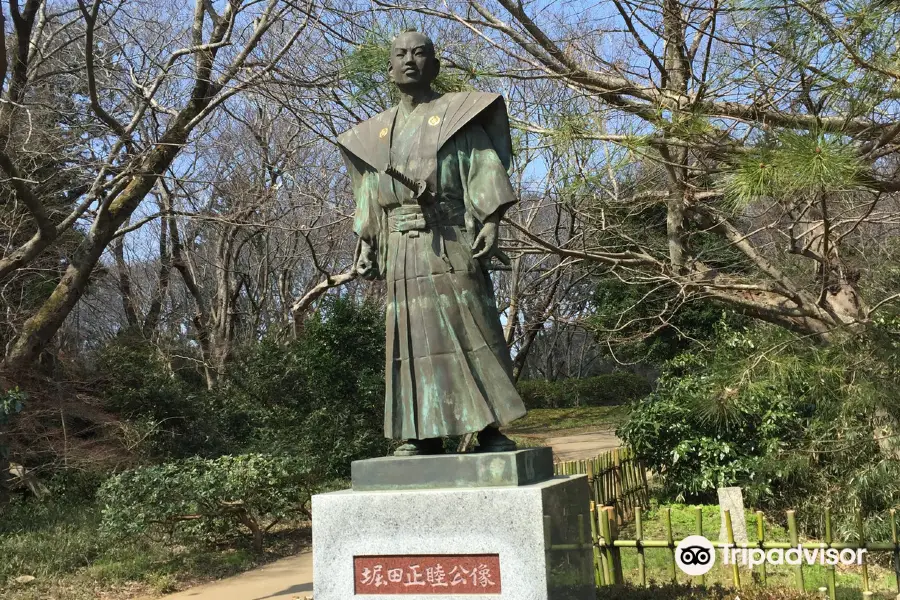 堀田正睦公像（佐倉城址公園）